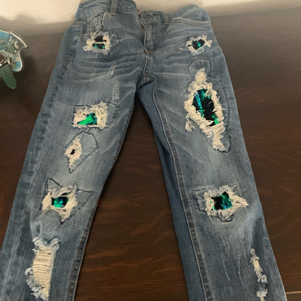 Almost  Famous mermaid patch distressed jeans Sz0